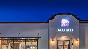 The outside of a Taco Bell restaurant.
