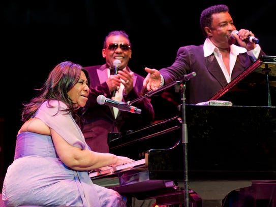 Aretha Franklin, Ronald Isley, center, and Dennis Edwards