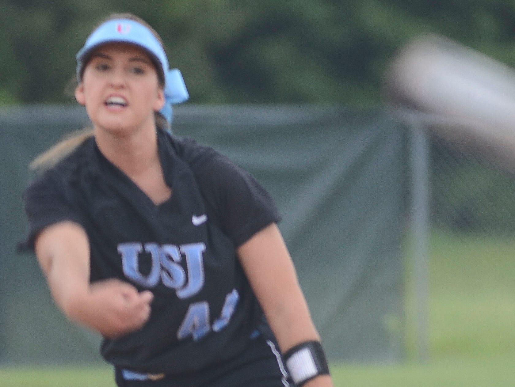 H.S. SOFTBALL USJ splits with FC to force Game 3 USA TODAY High School Sports