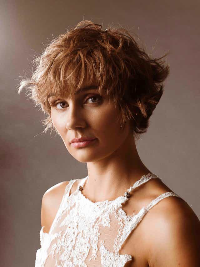 Nashville Star Clare Bowen Overcomes Scars From Childhood Cancer