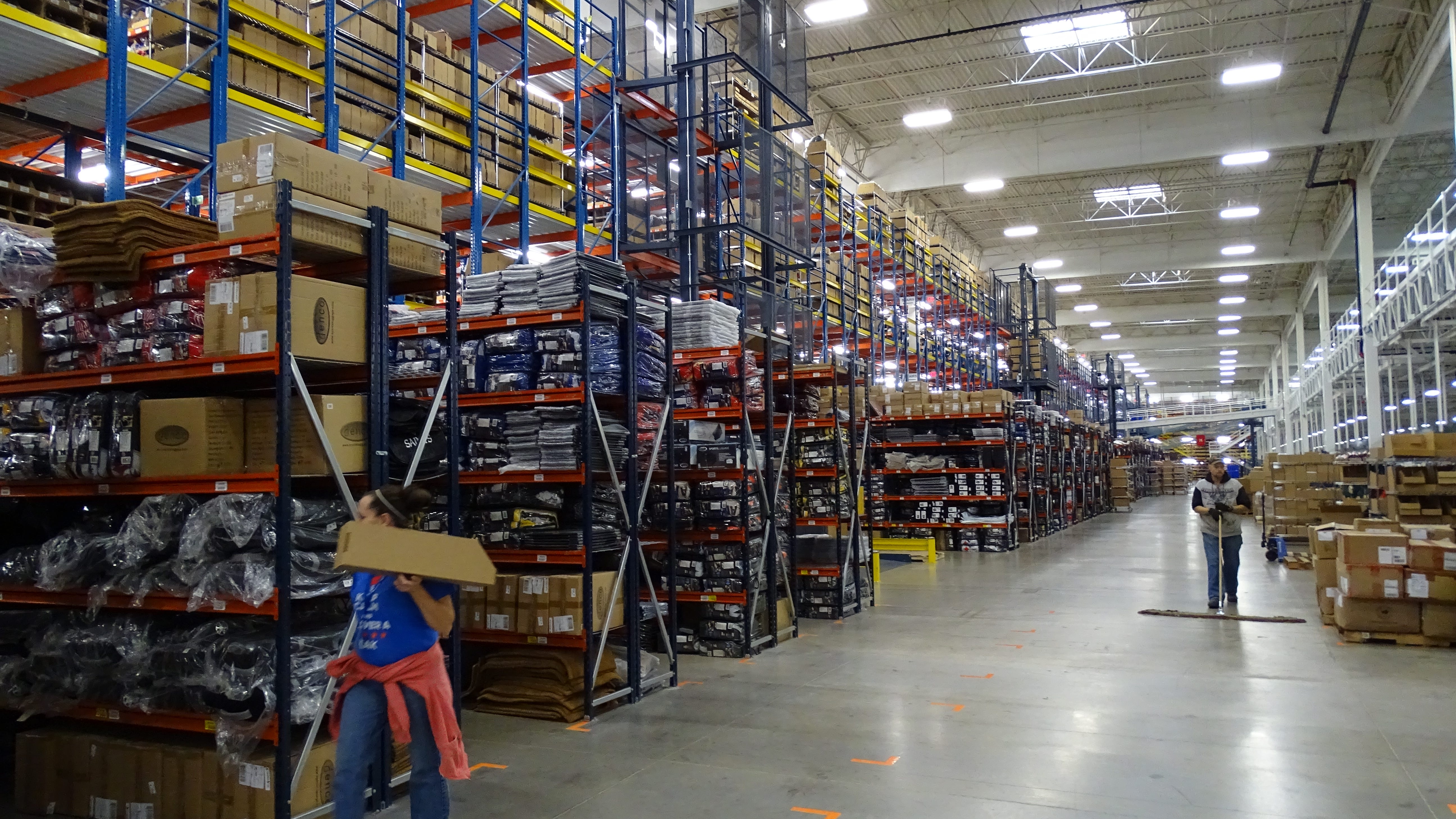 Fanatics to hire 1,000 seasonal workers