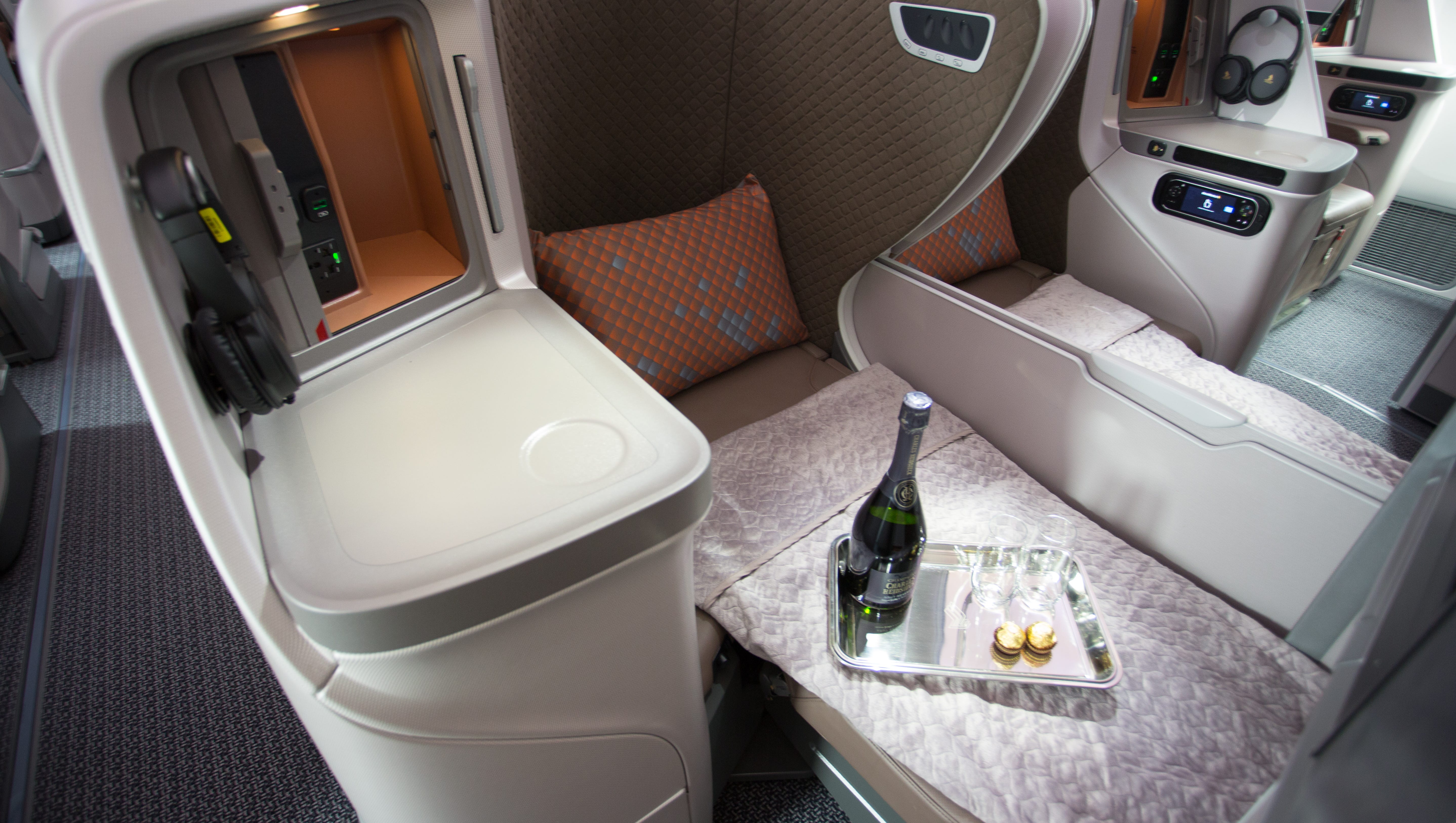 Singapore Airlines Unveils New Cabin Interior For Boeing 787 10