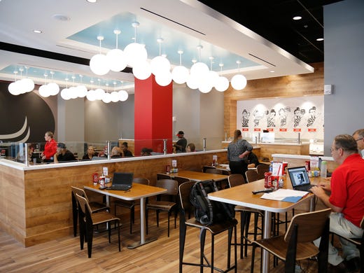 Carew Tower Boy Frisch S Downtown Restaurant Opens Wednesday The Main Dining Area At New Frisch S Boy Location