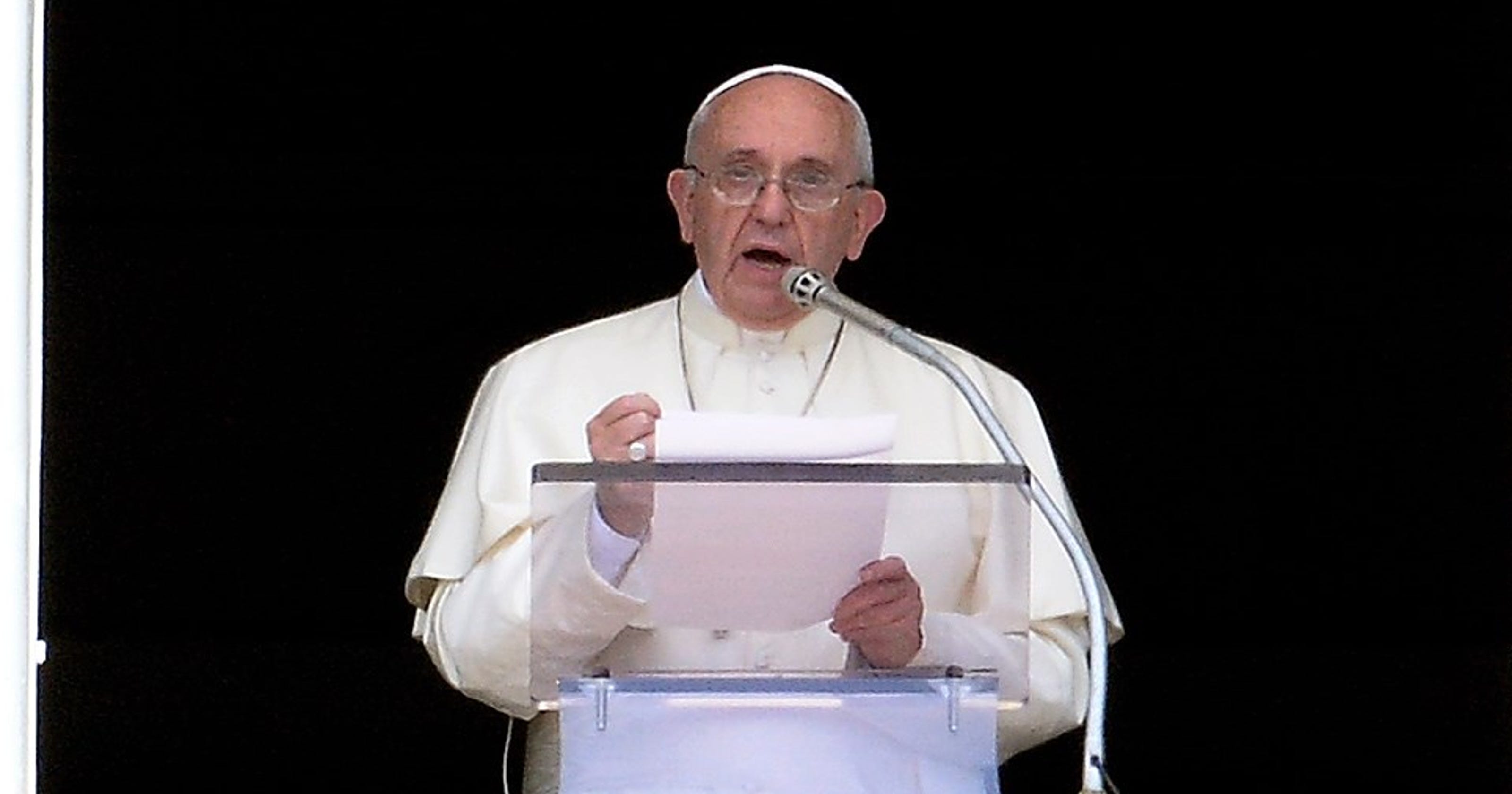 Pope Francis' visit is just one ring in 2016 campaign circus — but it’s
