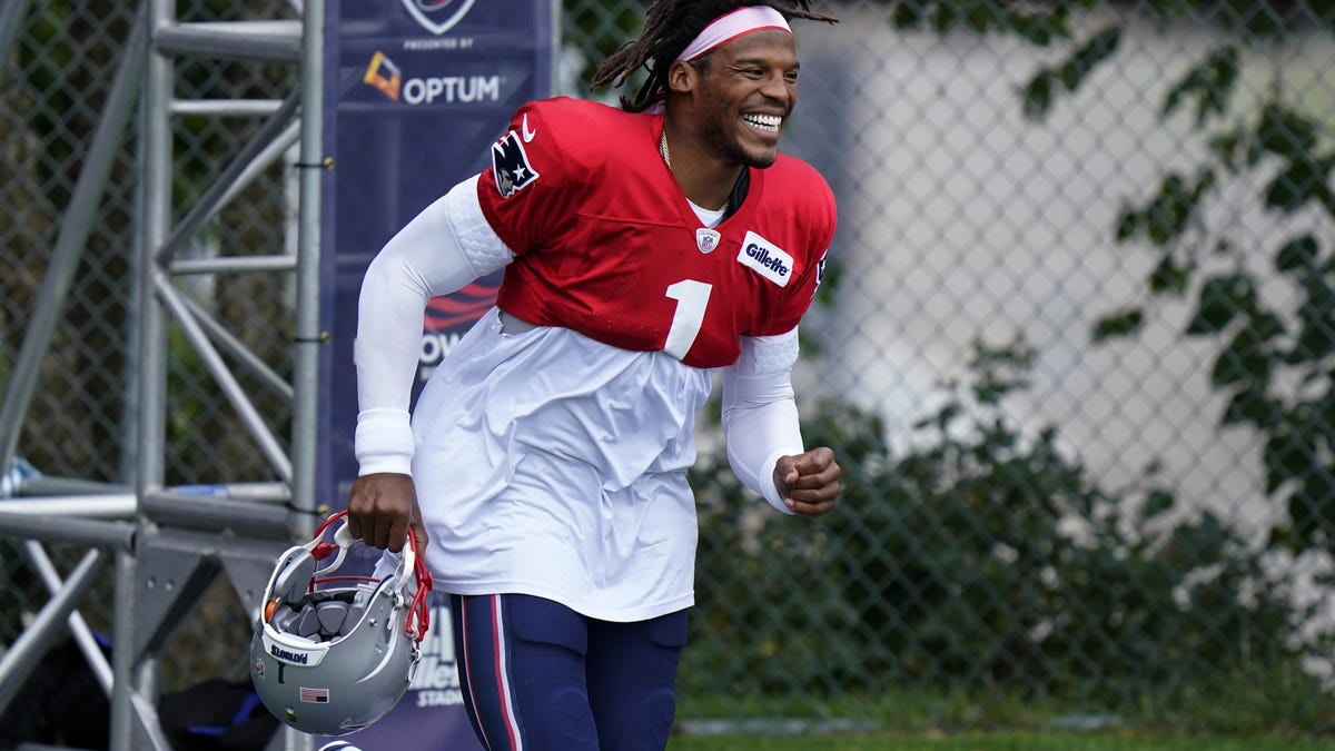 Cam Newton Shows The Patriots Coaching Staff He S Healthy
