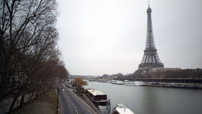 PATRICK KOVARIK,  AFP/Getty Images
The Voie Georges Pompidou (expressway) near the Eiffel tower.
The Voie Georges Pompidou (expressway) near the Eiffel Tower on Sept. 27, 2015.