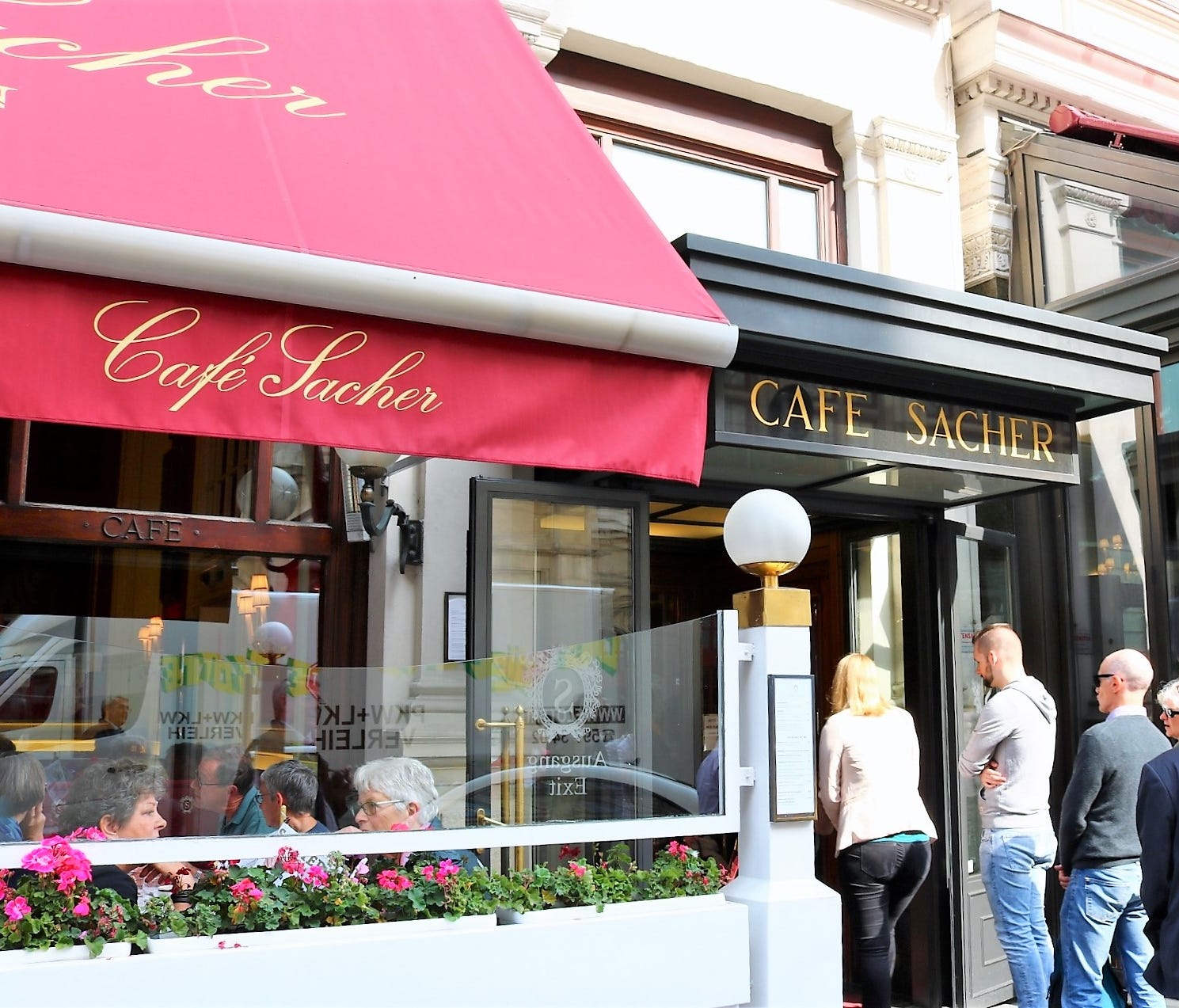 Café Sacher is located streetside at the hotel of the same name. It's an elegant but crowded destination open daily from 8 a.m. to midnight. Beware of long lines.