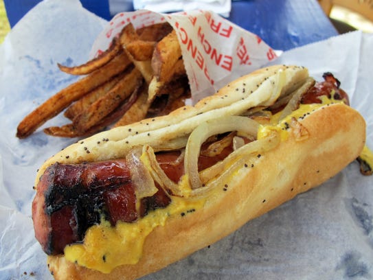 In the Know: Lucky Dawgs serves Chicago fare in Naples area