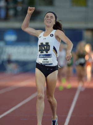 Molly Seidel of Notre Dame celebrates after winning the womens 10,000m in 33:18.37 in the 2015 NCAA Track & Field Championships at Hayward Field.