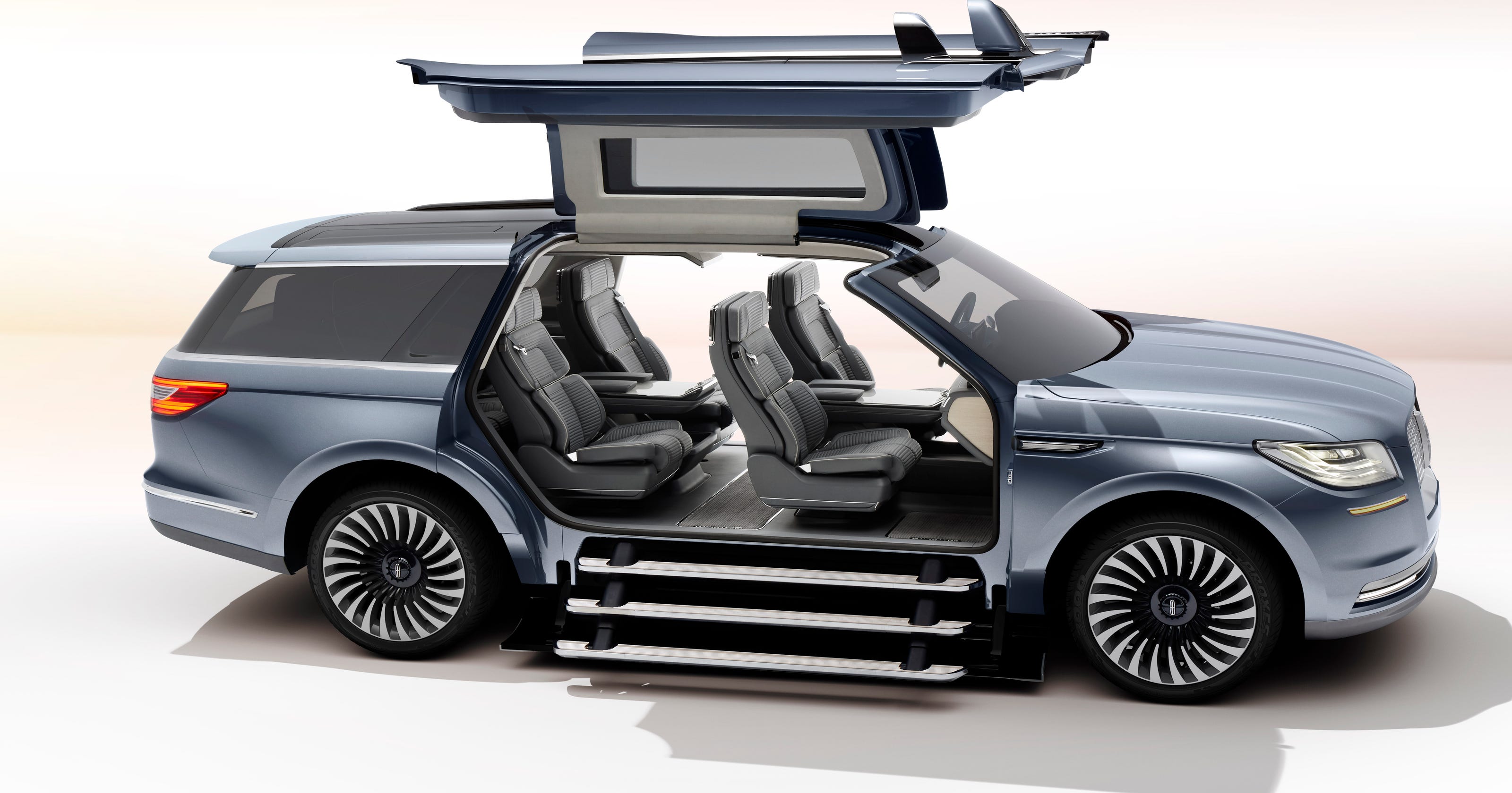 Gullwing Doors Wow N Y Auto Show Crowd In New Lincoln Navigator