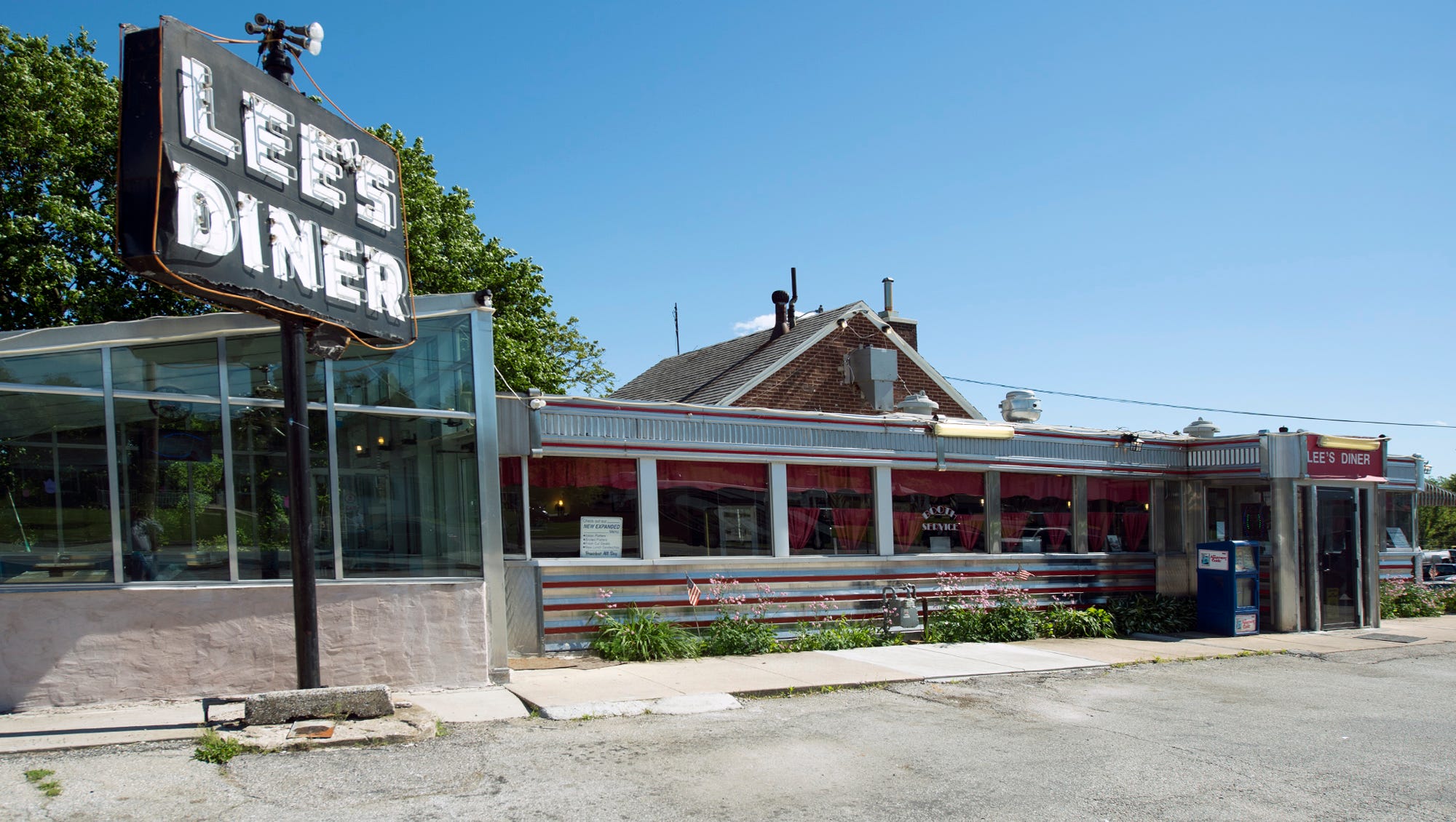 Lee's Diner at dangerous crossroads of nostalgia and modern expectations