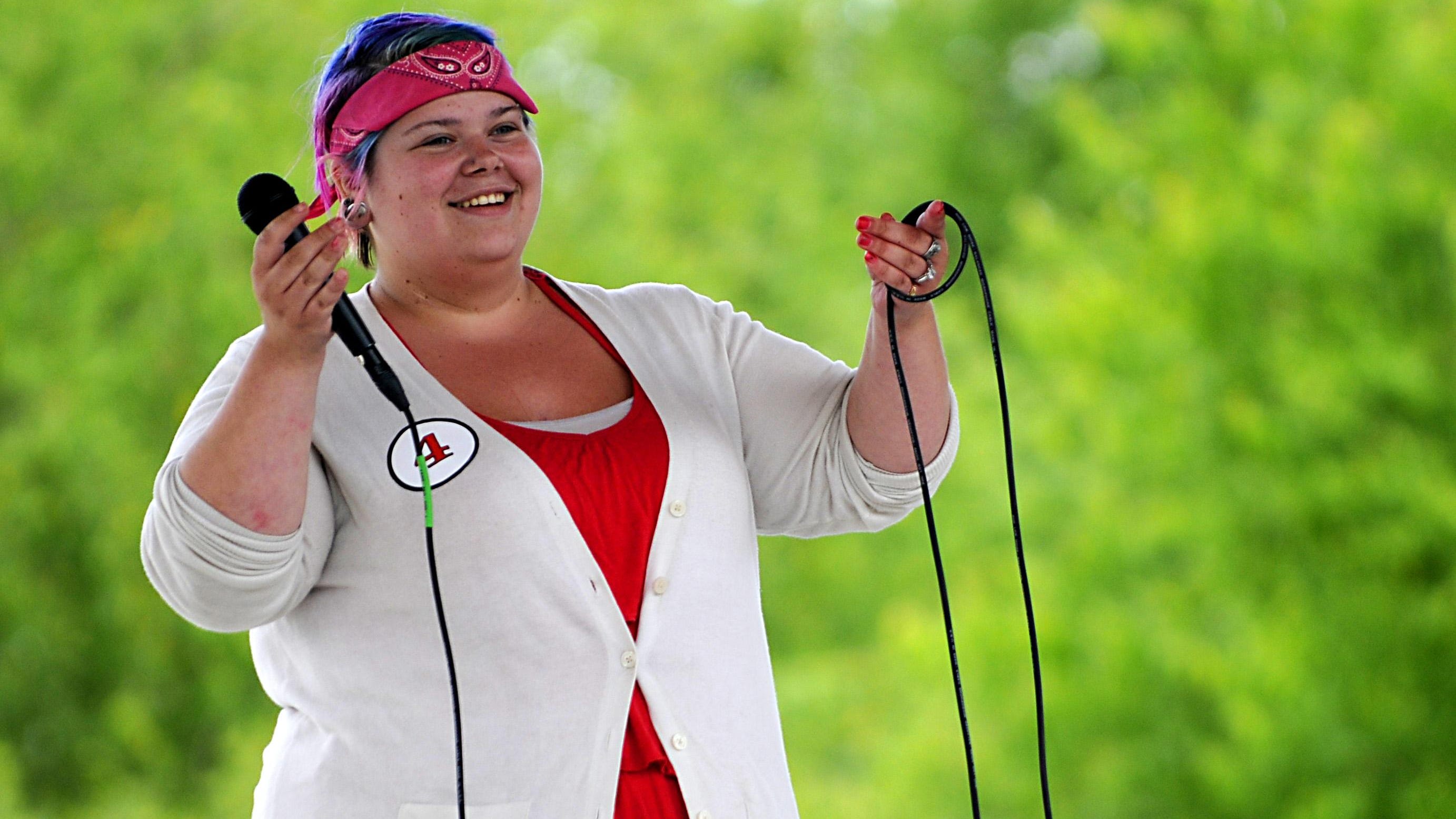Singers Compete In Granite City Days Karaoke Contest