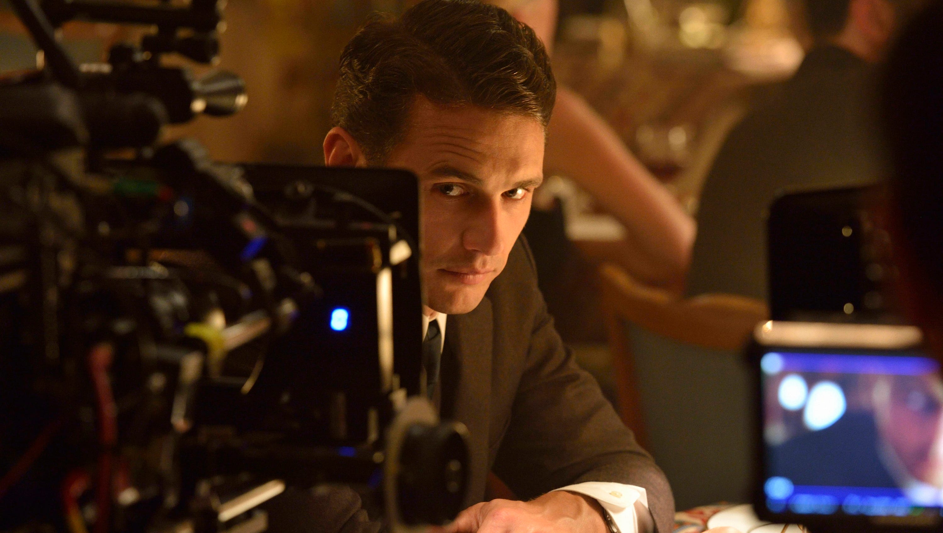 King Abrams Team For Time Travel Thriller 11 22 63 11.22.63 is an american science fiction thriller miniseries based on the 2011 novel 11/22/63 by stephen king, and consisting of eight episodes. king abrams team for time travel