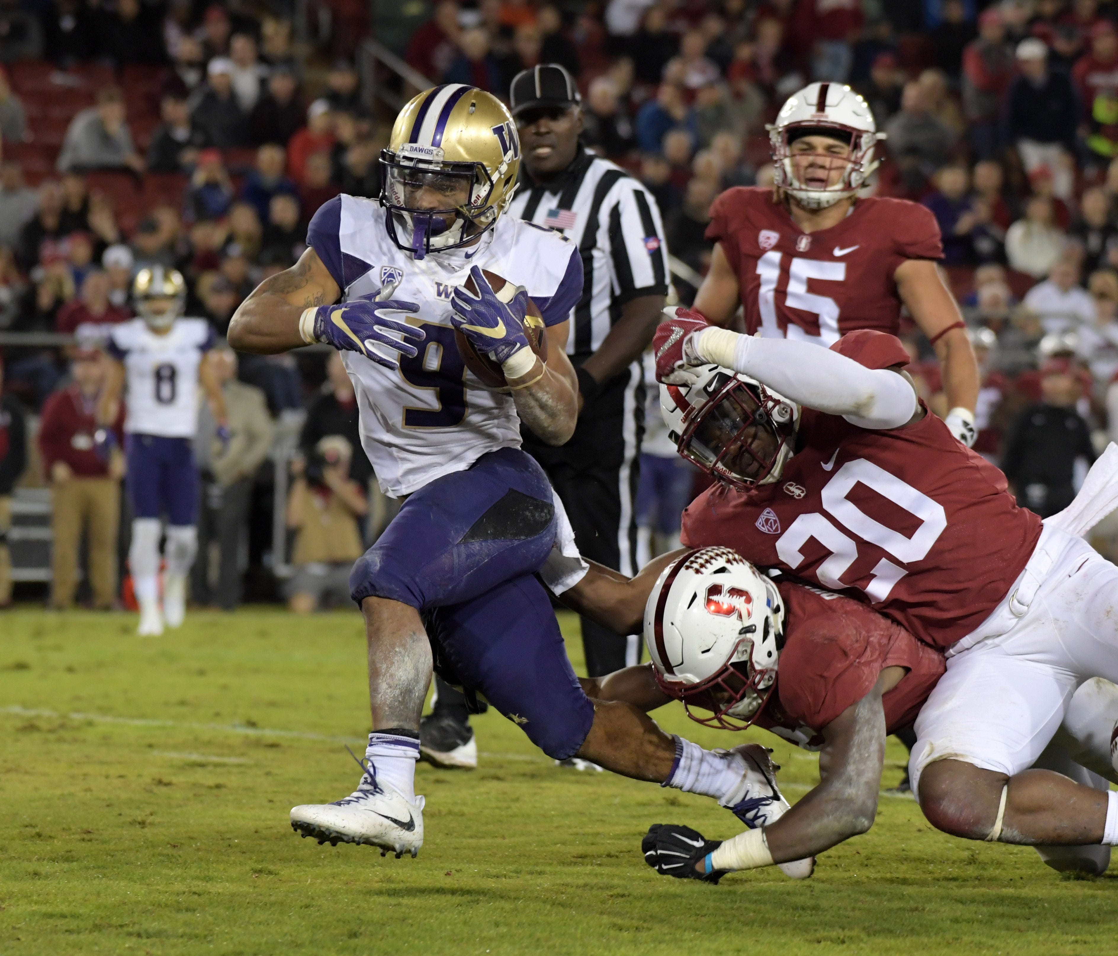 Washington Huskies running back Myles Gaskin (9) scores a touchdown in the second quarter against the Stanford Cardinal.
