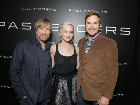 Passengers Trailer Jennifer Lawrence And Chris Pratt Find Romance