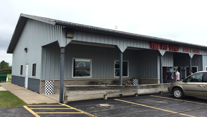 The Pit Stop Bar & Grill in Kaukauna has new owners.