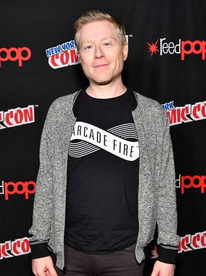 Anthony Rapp says Kevin Spacey made sexual advances on him when he was a teenager.