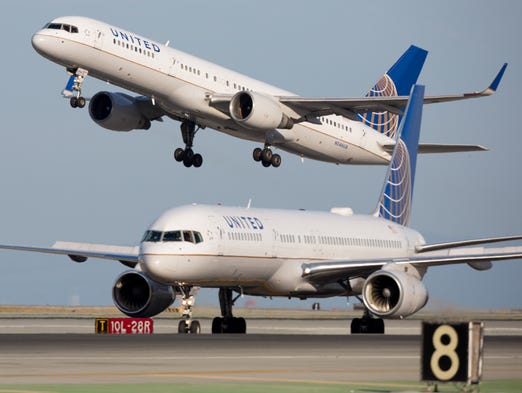 United Airlines Boeing 757s trade places at San Francisco