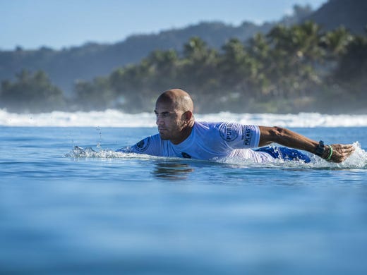Kelly Slater paddling at the 2017 Pipe Masters in Oahu.