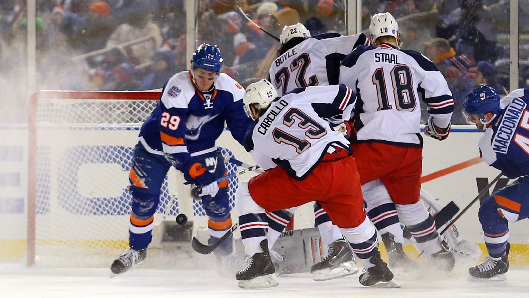 Rangers edge Islanders 2-1 at Yankee Stadium
