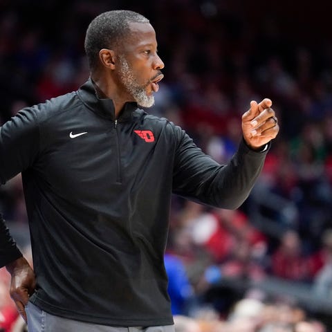Dayton head coach Anthony Grant calls a play durin