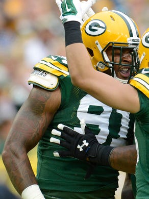 Green Bay Packers linebacker Jayrone Elliott, left, sat out Wednesday's practice with a hamstring injury.