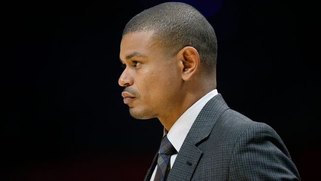 Mantan pelatih Phoenix Suns Earl Watson.