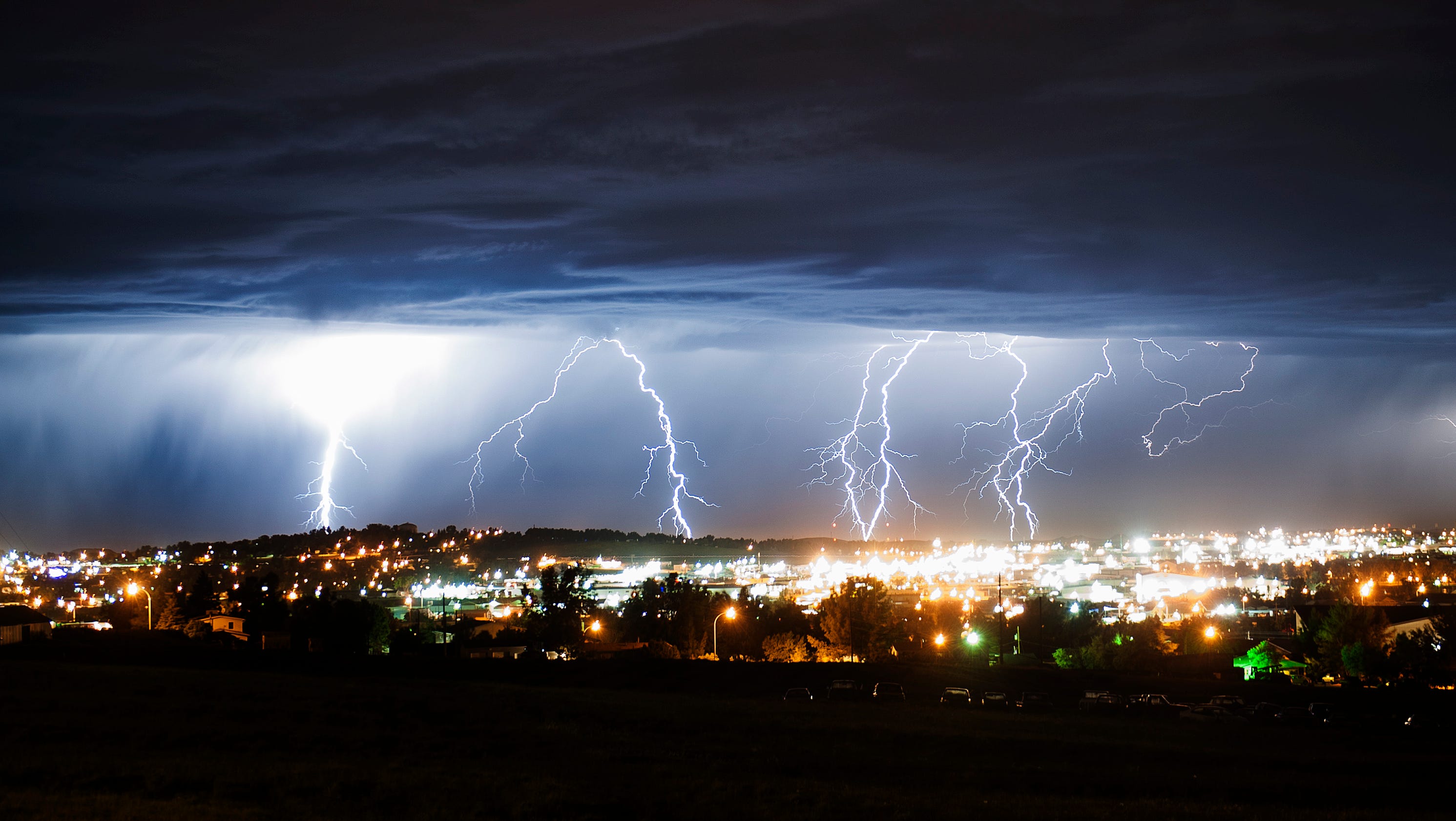 Watch out: July is peak month for lightning fatalities3200 x 1680
