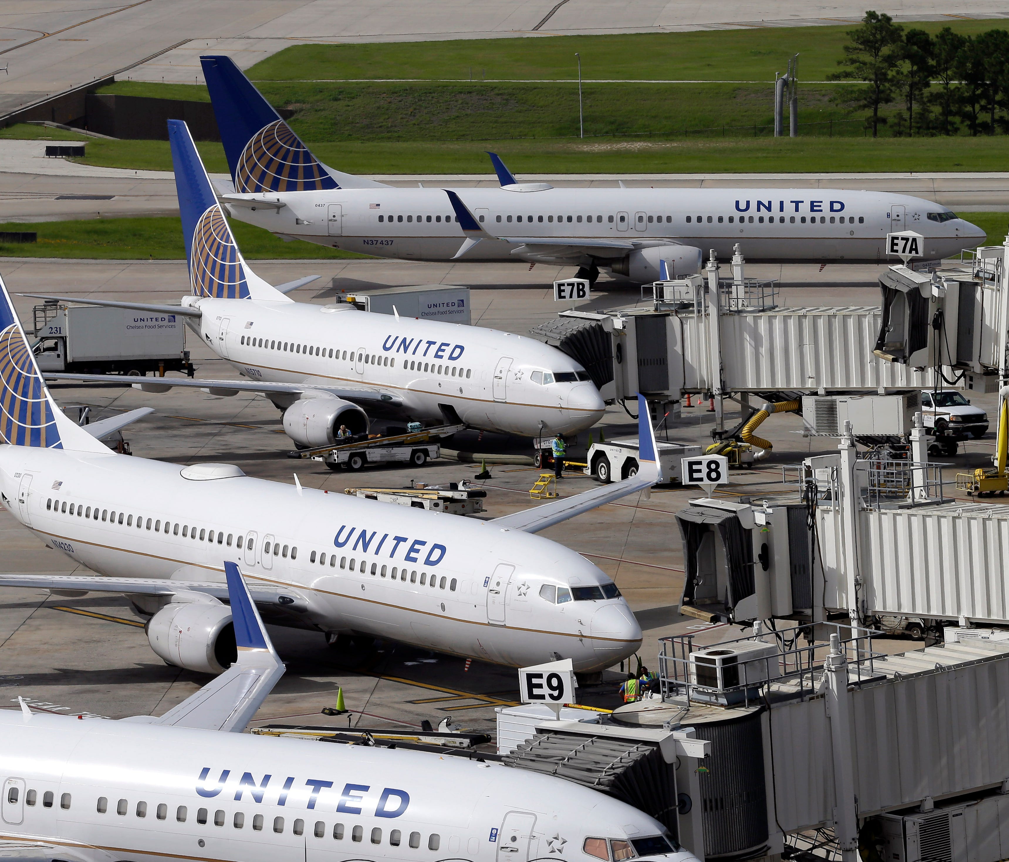 Twitter exploded over the weekend with negative comments directed at United Airlines when a gate agent refused to board two young girls flying for free on a 