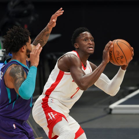 Houston Rockets guard Victor Oladipo, right, shoot