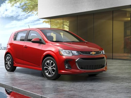 2017-chevrolet-sonic-005_large.jpg