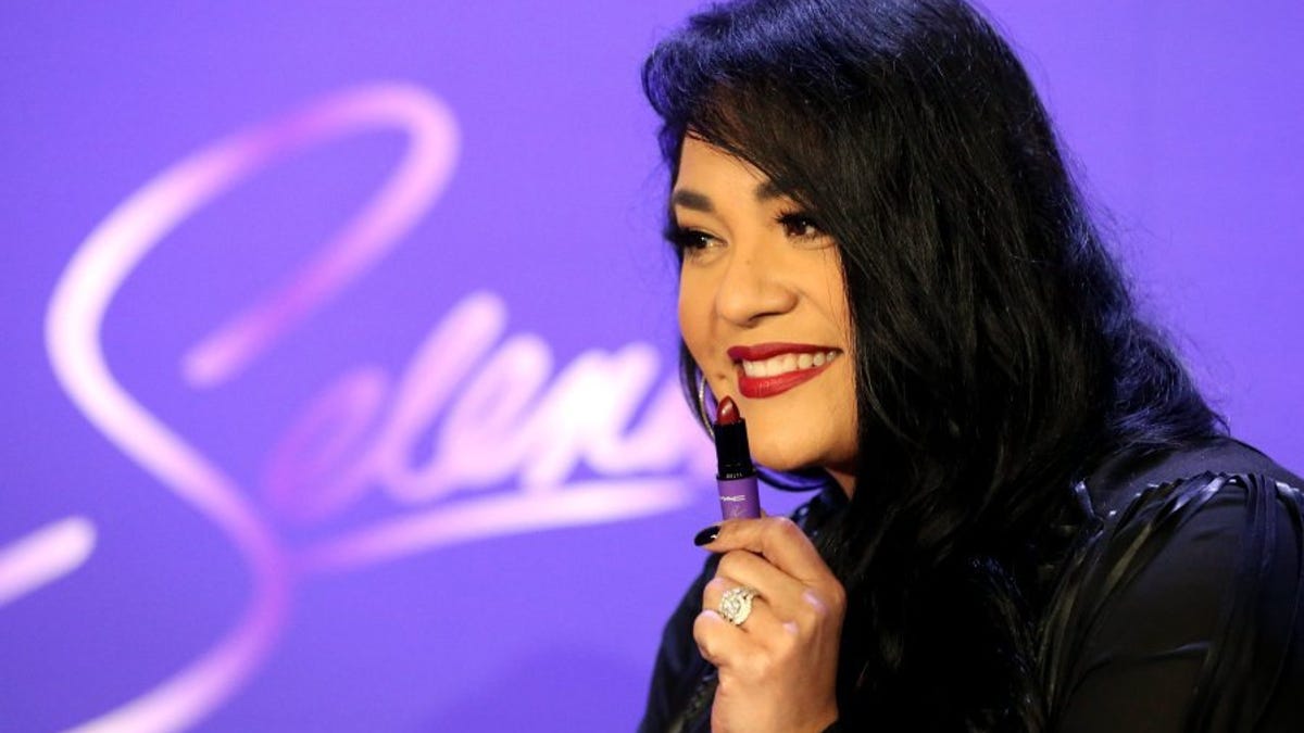 Suzette Quintanilla Arriaga Reacts To Tv Show Based On Selena Suzette quintanilla is a talented personality and a proud sister of late singer selena quintanilla. suzette quintanilla arriaga reacts to