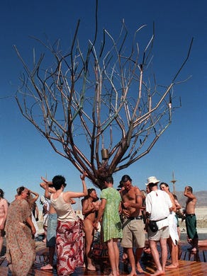 In 1998: A crowd gathers under the water-spouting "One