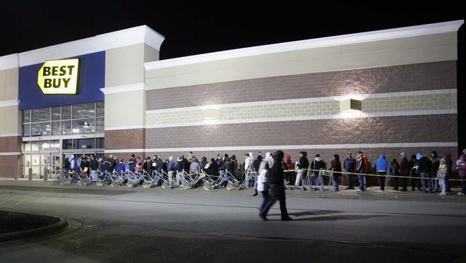 A long line stretches out at Best Buy at Deer Trace in Kohler during a previous Black Friday sales event.