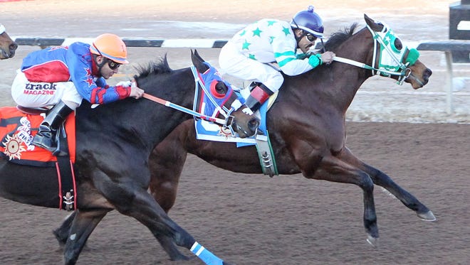 Zoomin Effortlessly, with Santos Carrizales aboard, holds off a late rally from Jrc Callas First and stretches out to reach the wire first in Sunday's $350,000 Championship at Sunland Park Racetrack and Casino.