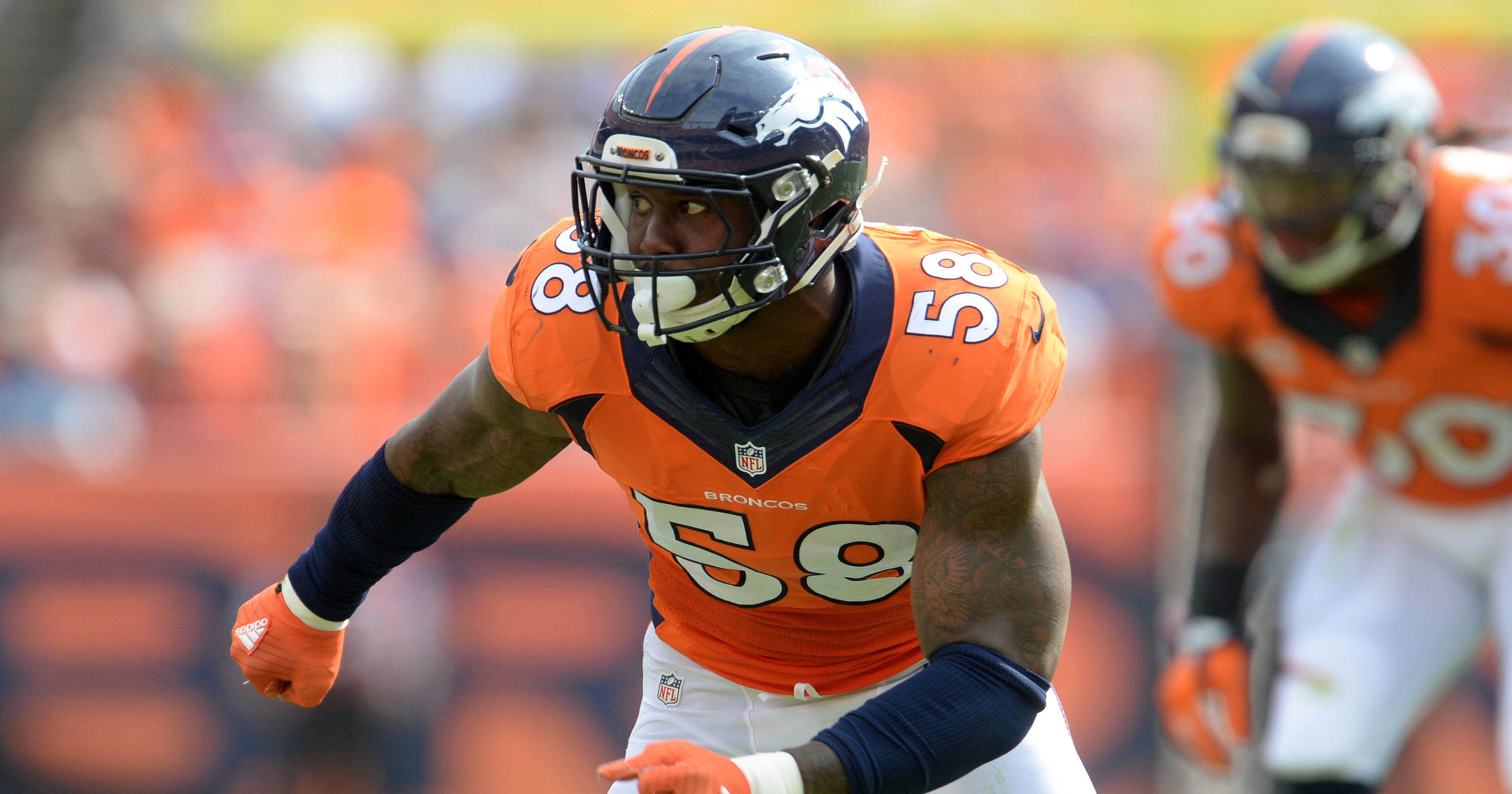 Von Miller agrees to sixyear, 114.5 million contract with Broncos