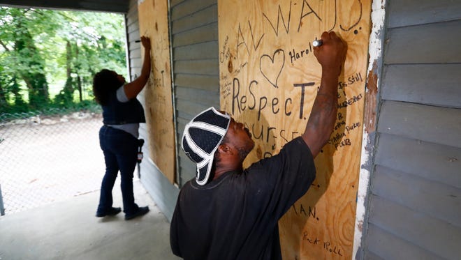 Aug. 16, 2018 - A fan writes a message on the house where Aretha Franklin was born in South Memphis on Thursday morning.  Franklin died earlier in the morning in Detroit.