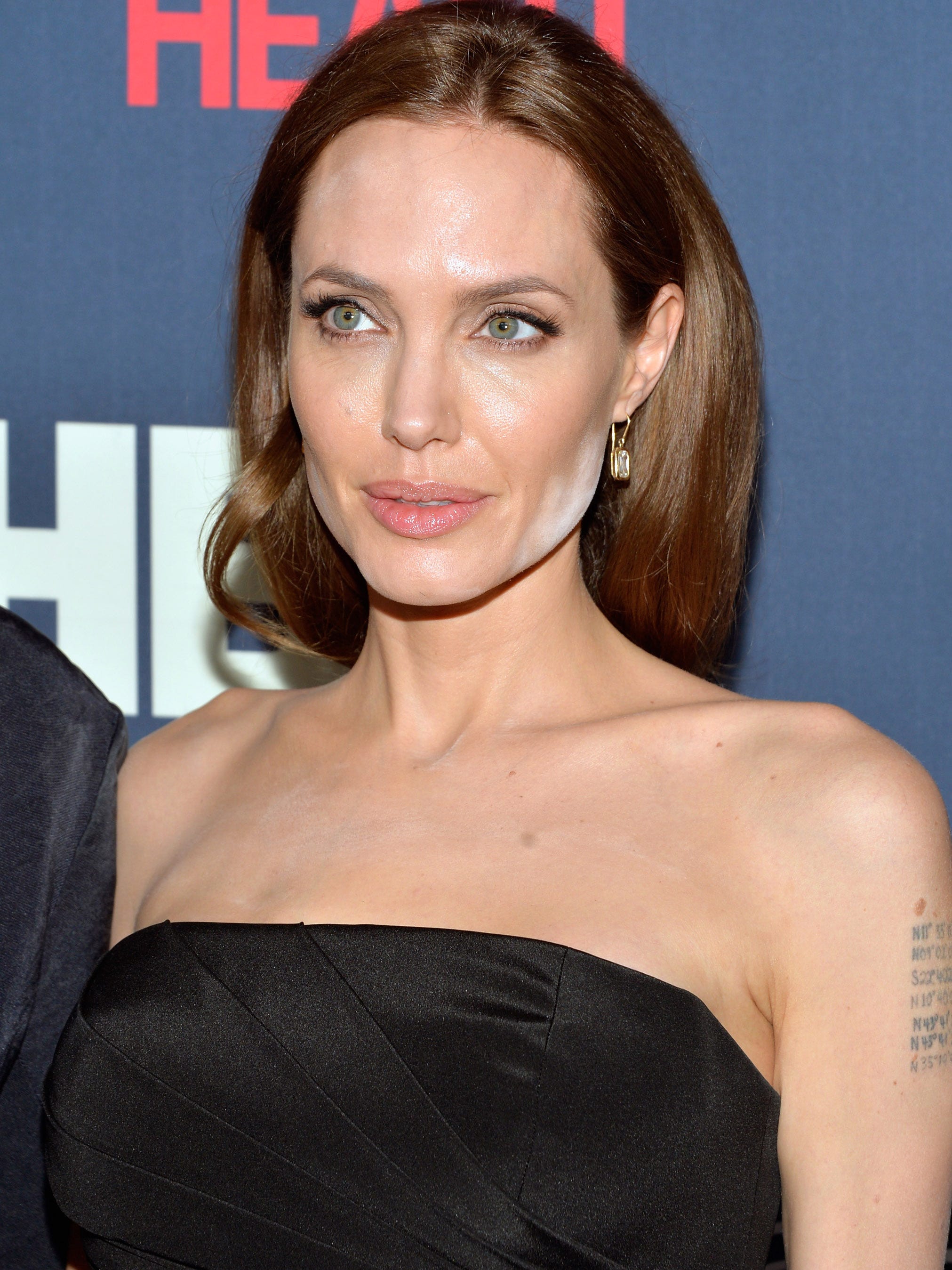 Angelina Jolie MAJOR makeup fail red carpet