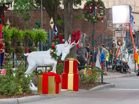 On Downtown Lafayette Movie Set It S Christmas In June
