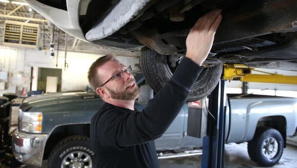 Easy DIY Repairs For Your Nissan ...metronissanredlands.com