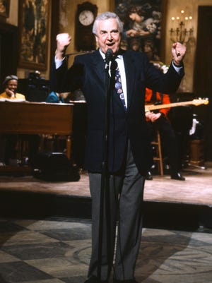 This March 14, 1992 photo provided by NBC shows announcer Don Pardo on the set of "Saturday Night Live."  Pardo, the durable television and radio announcer whose resonant voice-over style was widely imitated and became the standard in the field, died Monday, Aug. 18, 2014 in Arizona at the age of 96. (AP Photo/NBC, Al Levine)