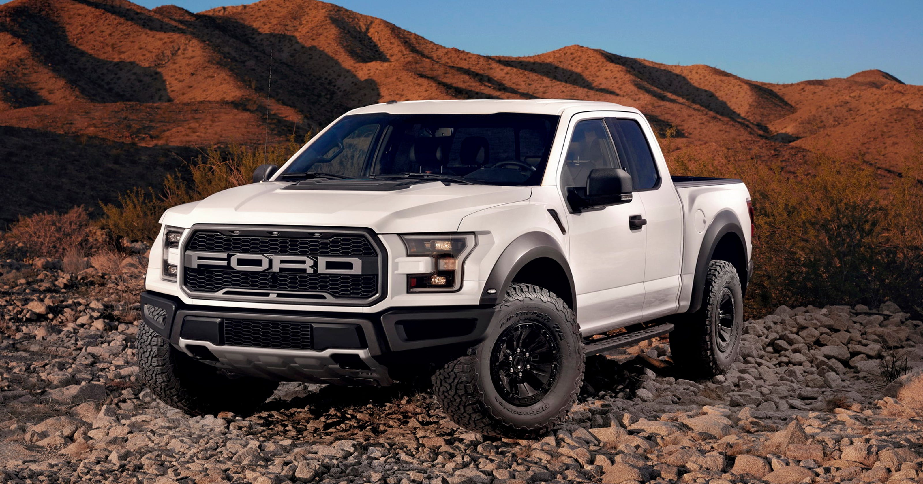 2017 Ford F-150 Raptor pickup truck is smart, tough & capable