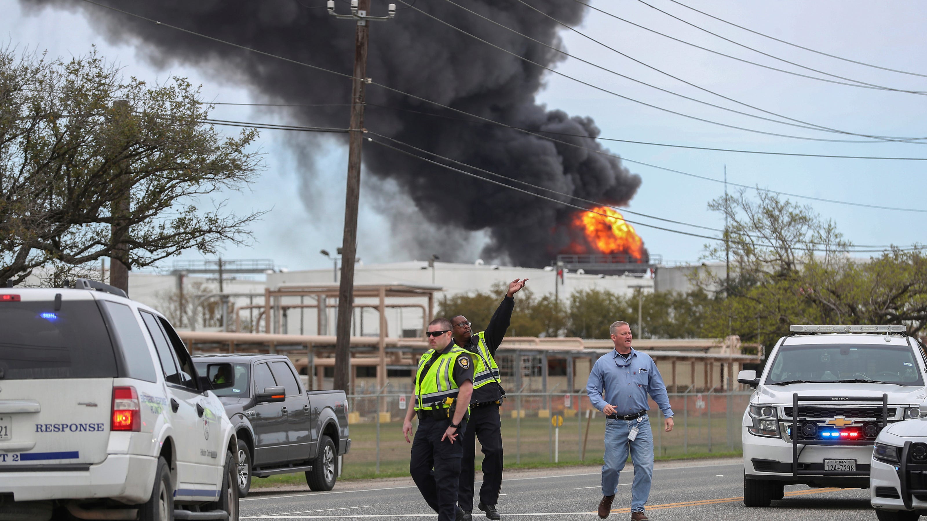 Fire at Houston-area petrochemicals terminal3200 x 1800
