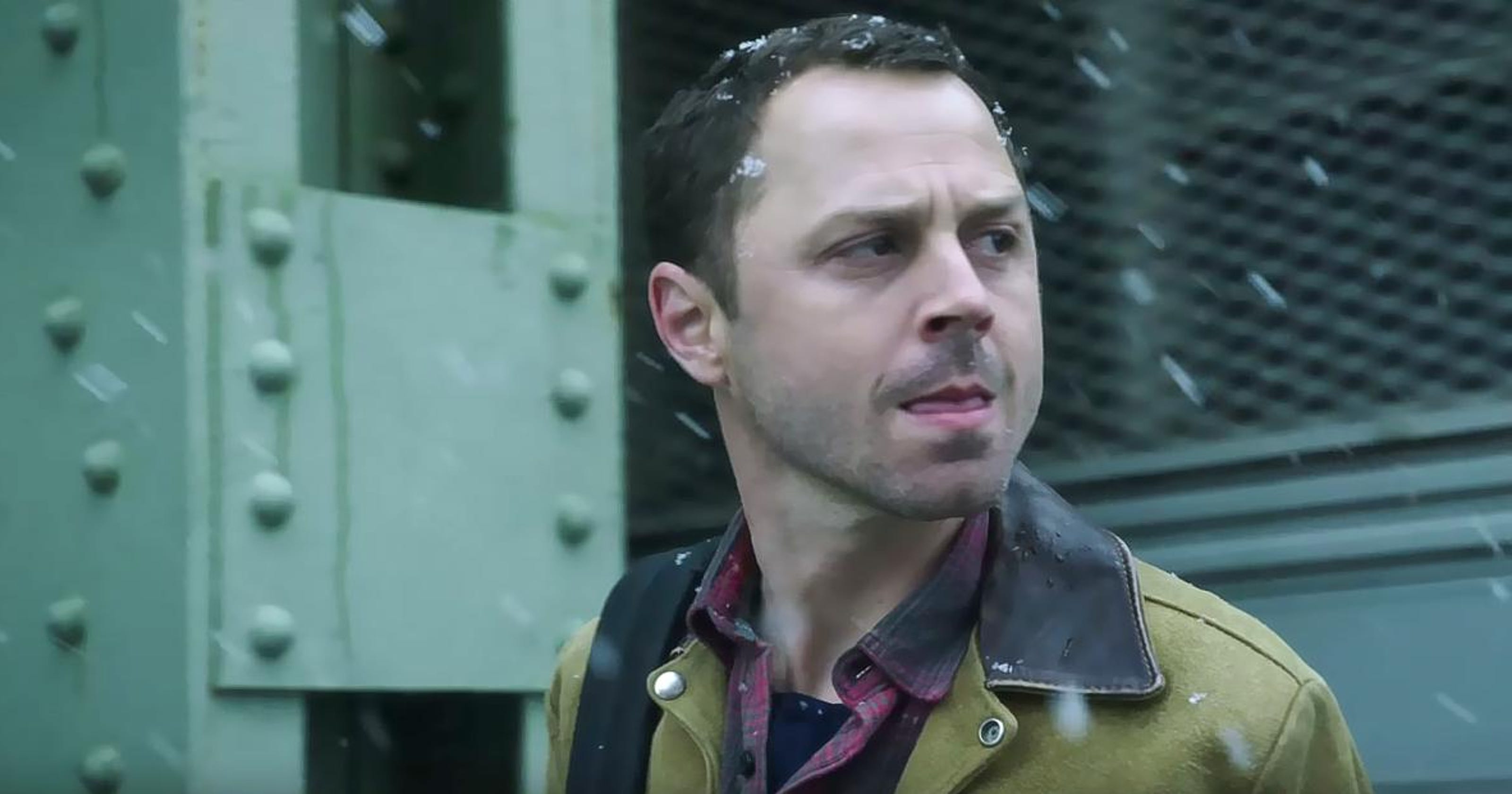 TV review Amazon’s ‘Sneaky Pete’ does sneak up on you