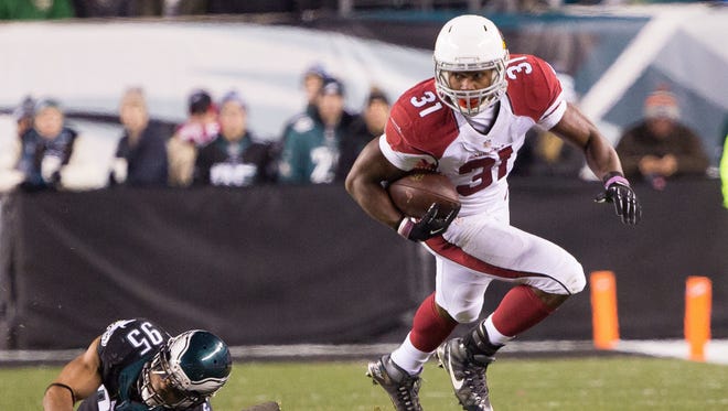 Cardinals running back David Johnson (31) makes a reception and breaks the tackle attempt of Philadelphia Eagles inside linebacker Mychal Kendricks (95) during the first half at Lincoln Financial Field.