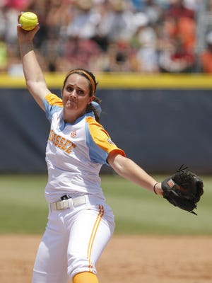 Tennessee starting pitcher Ellen Renfroe delivers against Oregon in 2012.