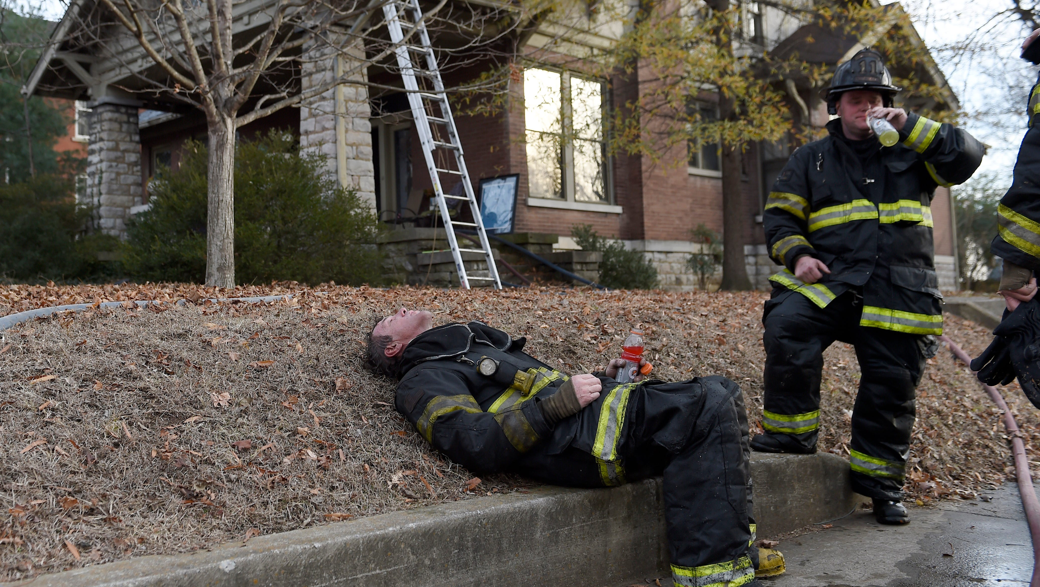 Crews extinguish house fire in East Nashville