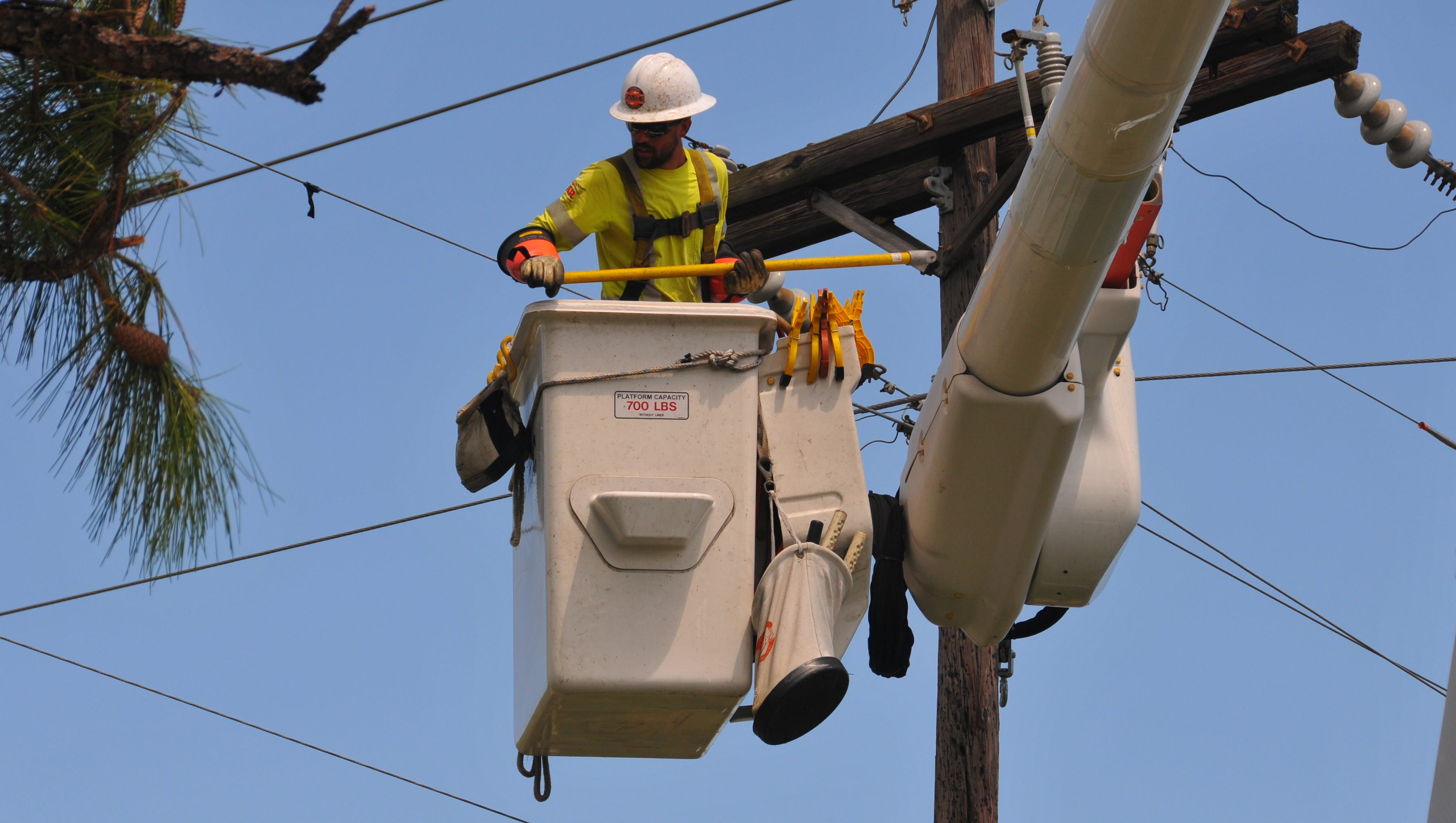 fpl-power-outage-update-linemen-in-brevard-to-restore-electricity