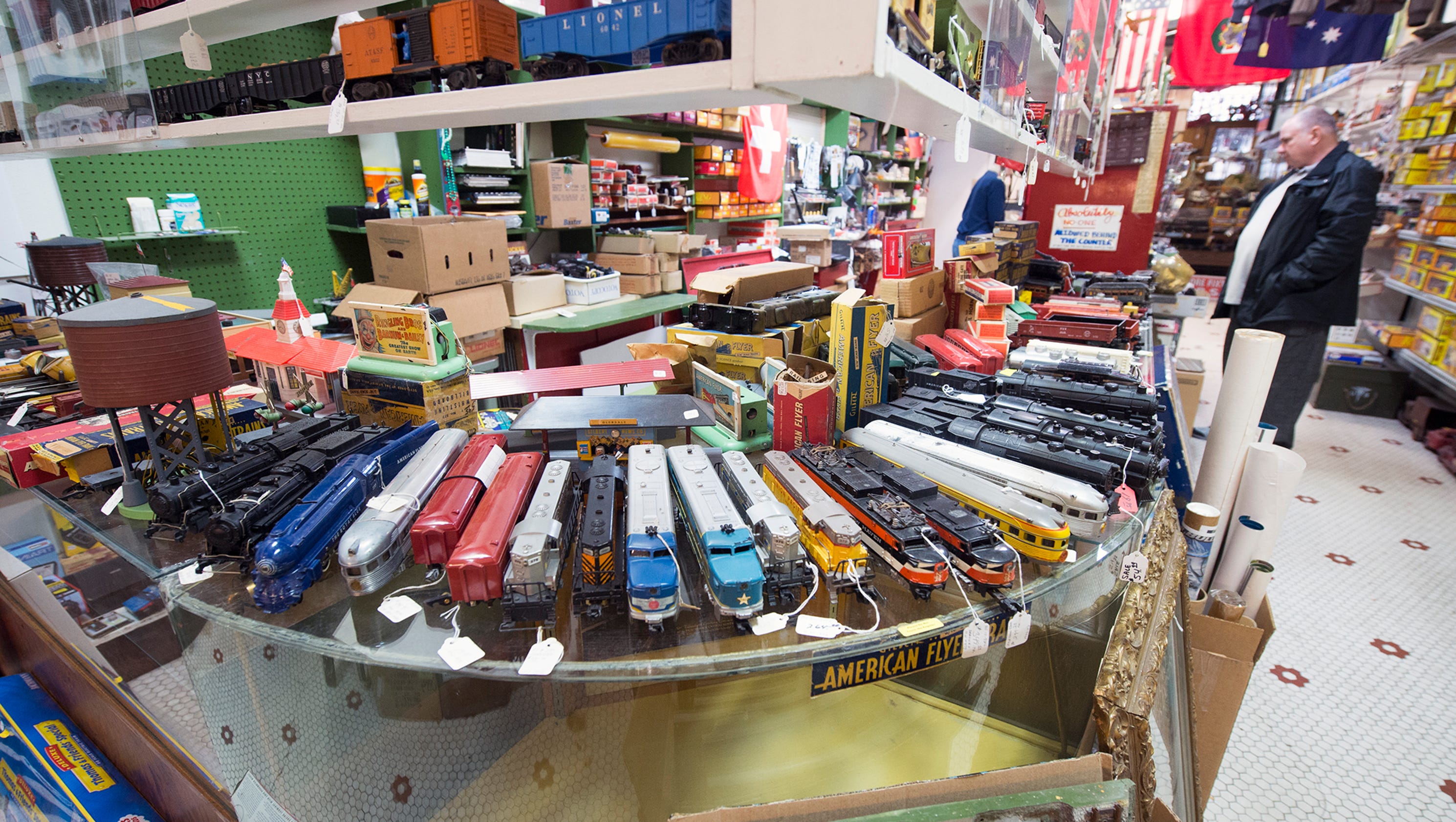 Photos B&E Junction, an electric train shop in York