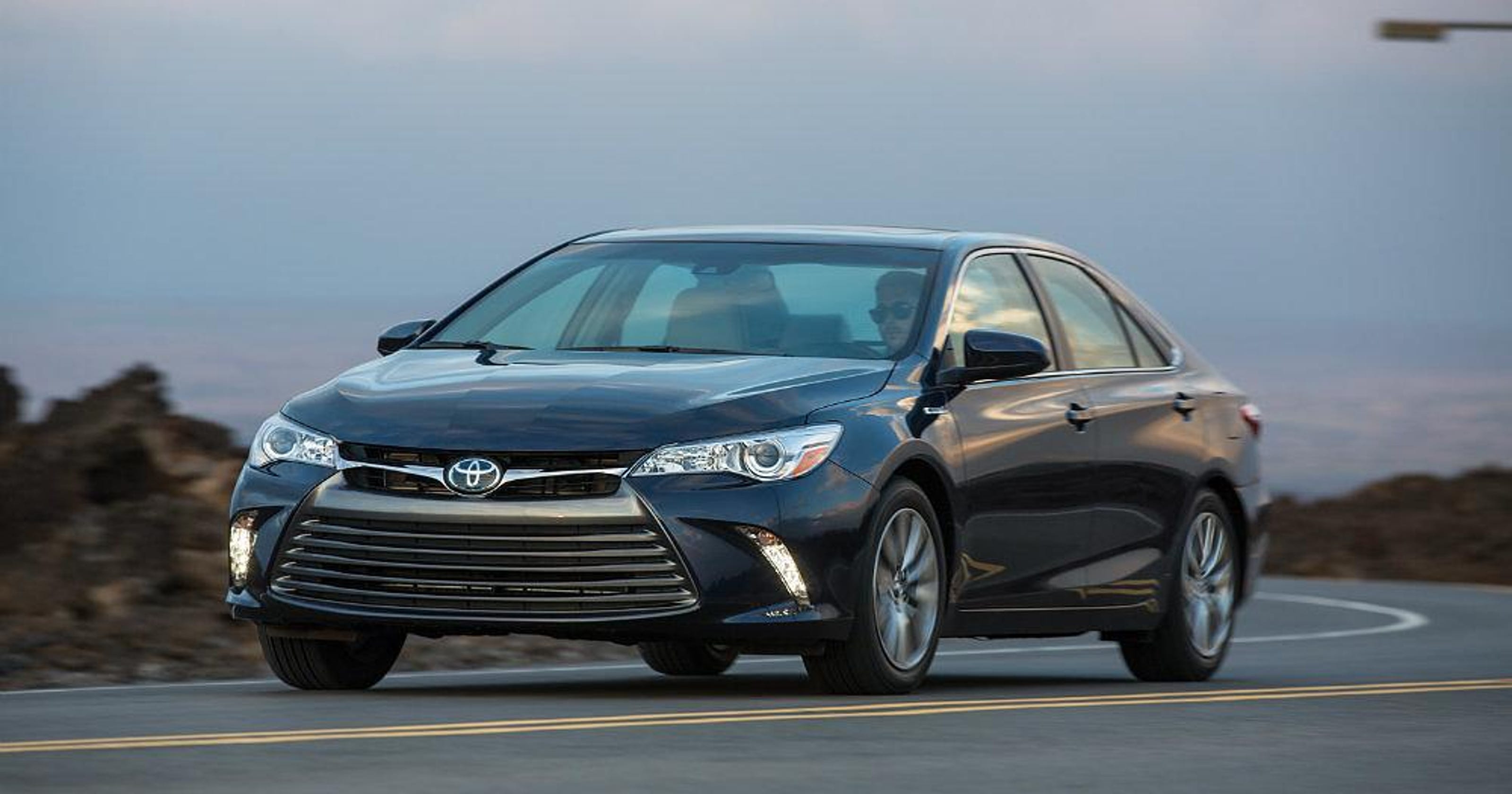 Car Review Toyota Camry Hybrid